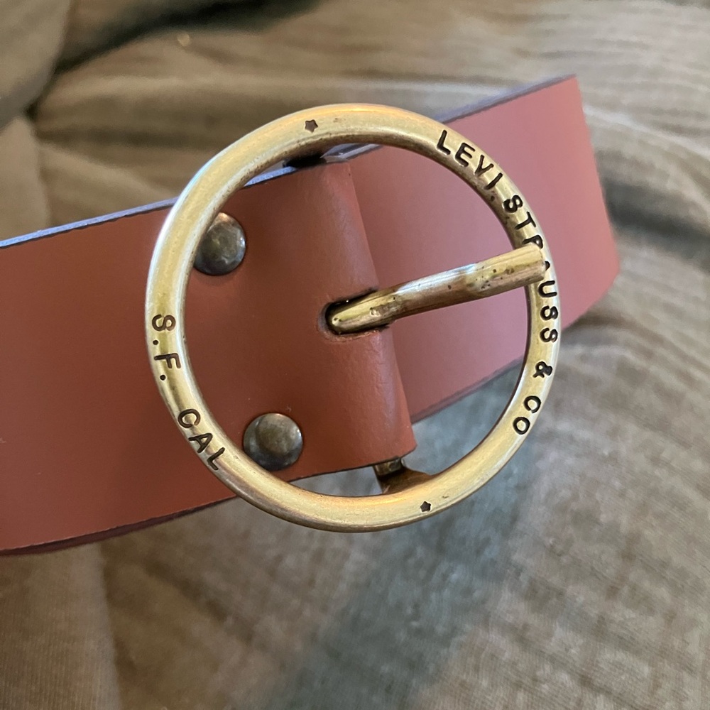 Levi’s Light Brown/Tan Leather Fashion Circle Belt, size Large